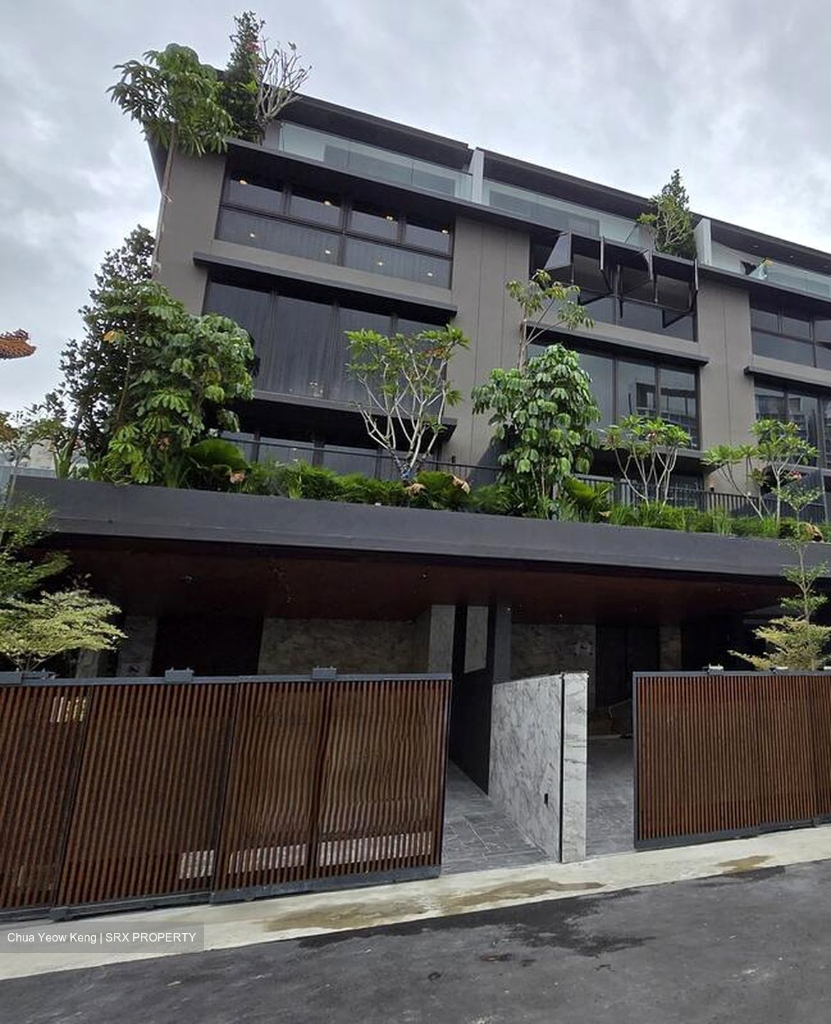 Shrewsbury Road (D11), Terrace #514439861
